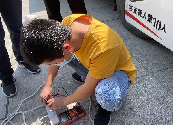 304.cam永利正能量:职工抢修献血车,好人好事成风景! 304.cam永利正能量:职工抢修献血车,好人好事成风景!